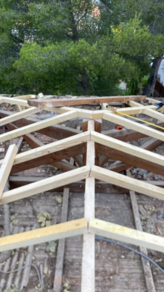 Rénovation de charpente — couvreur Valbonne