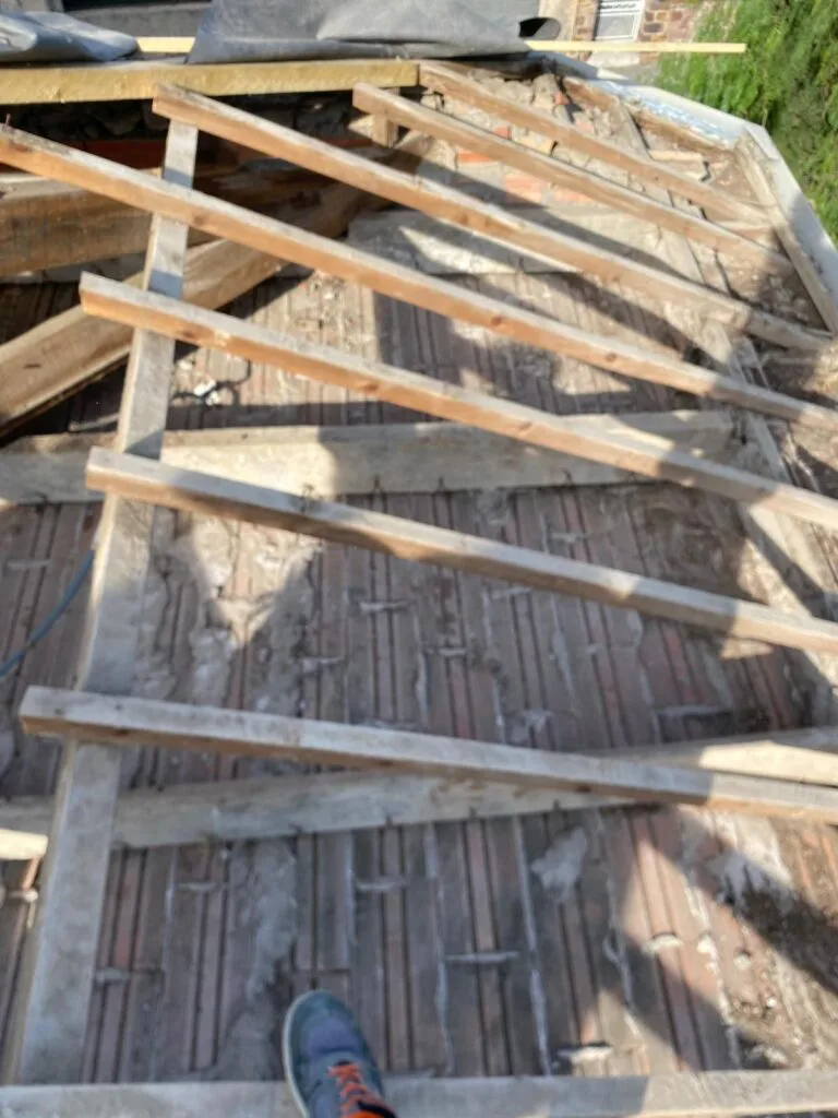 Charpente rénovée — couvreur Valbonne